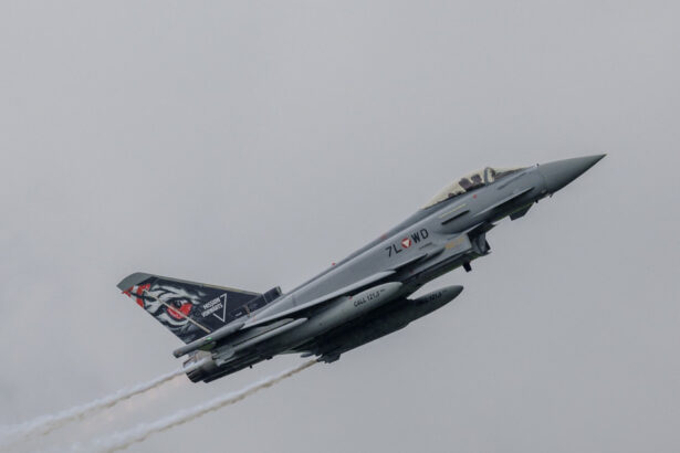 ministerul apararii si avioanele eurofighter typhoon au tras asupra dronei dar au ratat tinta 6a636745bfb10