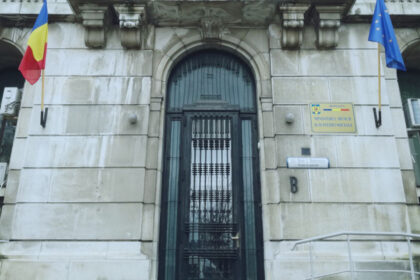 ministerul muncii va ataca decizia cab privind legea salarizarii institutia spune ca hotararea a fost luata fara sa fie citata 6a5fcdf637465