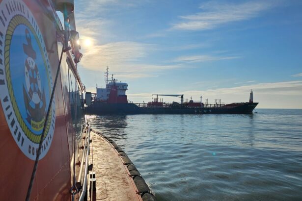 misiune de salvare la sulina doi marinari sunt dati disparuti intervine arsvom 6a65ed1143968