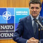 nicusor dan anunta ce va face cu pistolul primit cadou de la erdogan la summitul nato de la ankara 6a4f80f0b03e5