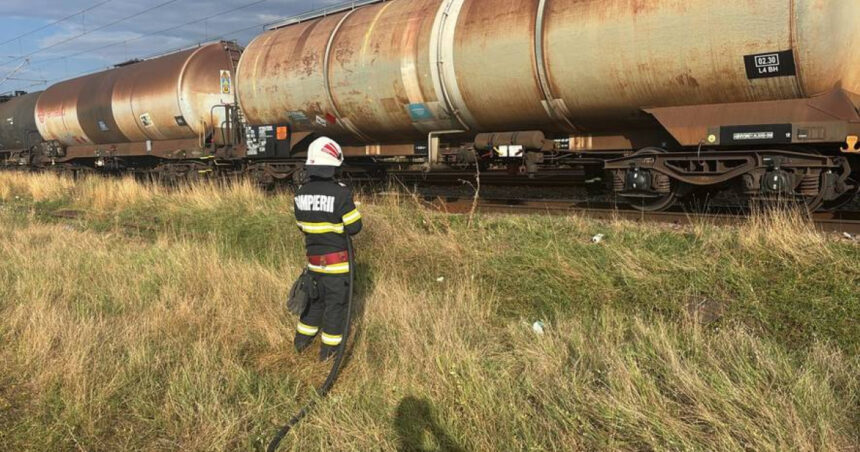 oameni evacuati din cauza unei scurgeri la un vagon care transporta motorina trenul e stationat langa halta radoiesti 6a679752828a2