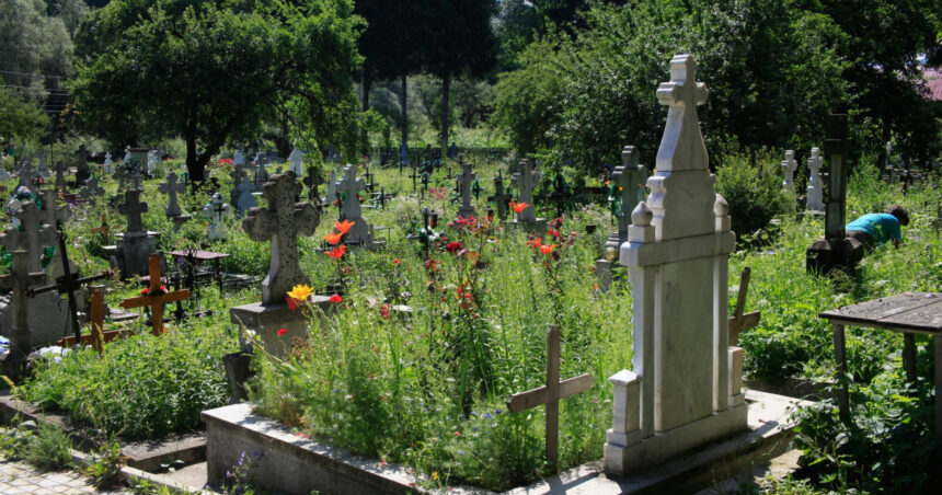 obiecte ciudate descoperite pe mormantul victimei lui emil ganj politia face cercetari pentru profanare de morminte 6a54aaca42b67