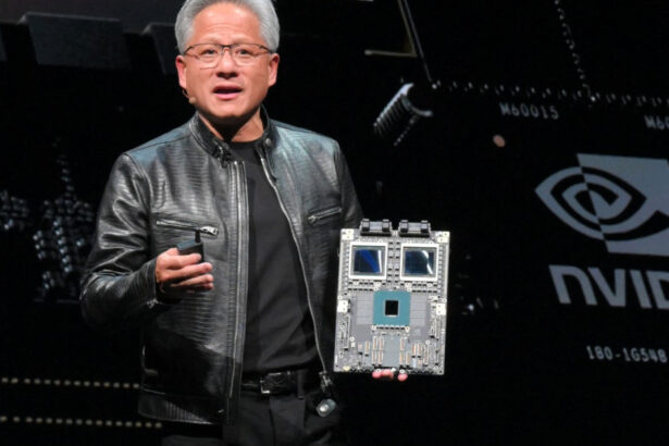 obiectul purtat de jensen huang seful nvidia pentru care s au luptat zeci de colectionari la licitatie s a vandut cu o suma record 6a5b50841c776