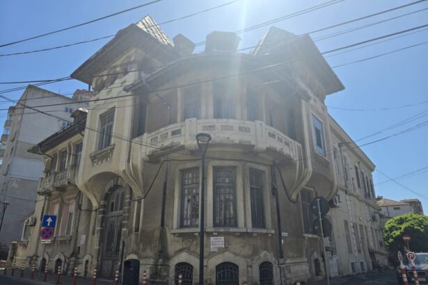 planuri schimbate radical in cazul unei cladiri care atrage toate privirile investitorul pregateste transformarea se dorea initial o clinica medicala 6a515f98f1fe6