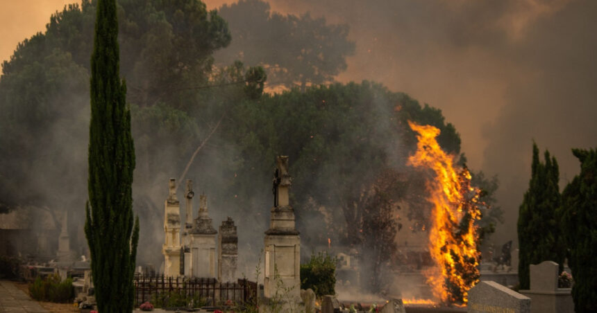 pompierii romani vor continua inca doua saptamani misiunea de sprijin pentru stingerea incendiilor din franta 6a6851d3e7613