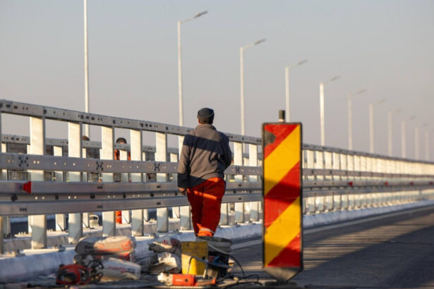 restrictii de circulatie pe autostrada moldovei din cauza reparatiilor la parapet autoritatile cer soferilor sa circule cu prudenta 6a54efc883616