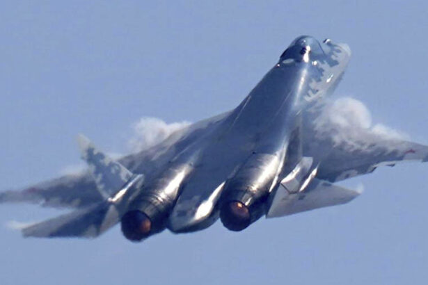 rusia a mobilizat cel mai nou avion su 57 pentru a apara rafinaria de petrol din omsk dar nici acest lucru nu a contat 6a4f2932377b1
