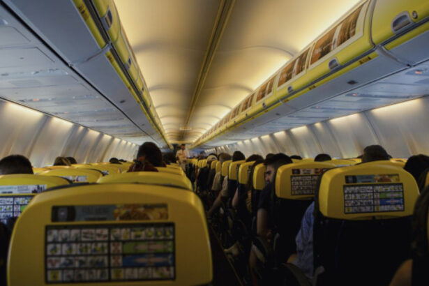 sotia sarbului care a fost la un pas de a fi aspirat afara dintr un avion povesteste momentele de groaza prin care a trecut 6a5611669e670