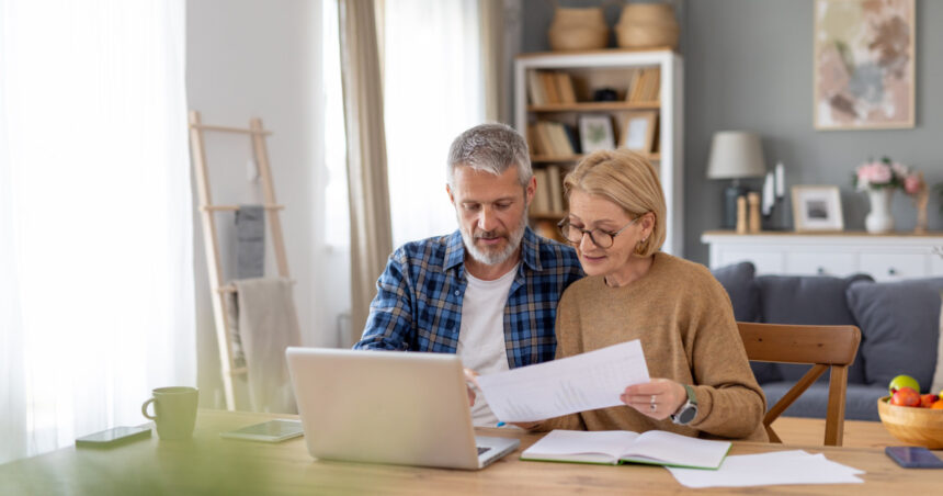 stagiul complet de cotizare creste pentru femei din august 2026 ce persoane sunt vizate anexa completa pentru anii de pensionare 6a4df02584611