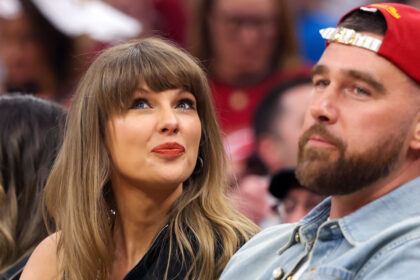 taylor swift si travis kelce s au casatorit adam sandler le a oficiat nunta iar fratii lor au fost cavaleri de onoare 6a4898527cf55
