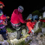 trei turisti straini care au urcat pe munte fara echipament potrivit au fost salvati dupa o misiune de sapte ore a salvamontistilor 6a4d04cb00ccd