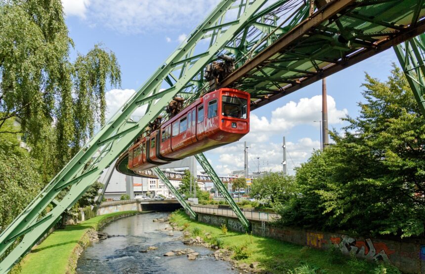 trenul care zboara de peste 125 de ani povestea incredibila a celui mai vechi tren suspendat din lume 6a5e24e083557
