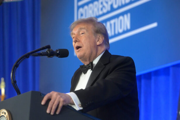 trump ataca jurnalistii si il ironizeaza pe biden la dineul corespondentilor urmatoarea editie ar putea purta numele meu 6a645d57cf73d