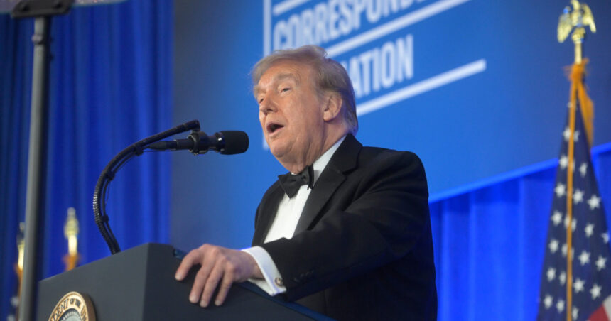 trump ataca jurnalistii si il ironizeaza pe biden la dineul corespondentilor urmatoarea editie ar putea purta numele meu 6a645d57cf73d