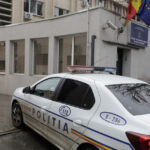 un barbat a trecut nestingherit pe sub poarta arestului central dupa fier vechi intrarea pazita de batalionul 8 al jandarmeriei 6a5777f9c9b4e