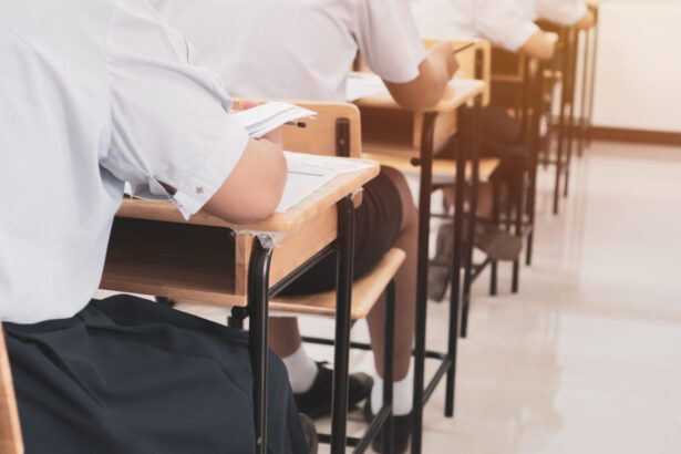 un consilier local aur ar fi incercat sa fraudeze bacalaureatul pe care l a picat au trecut niste ani si mai trebuie pregatire 6a54f4cfef75d