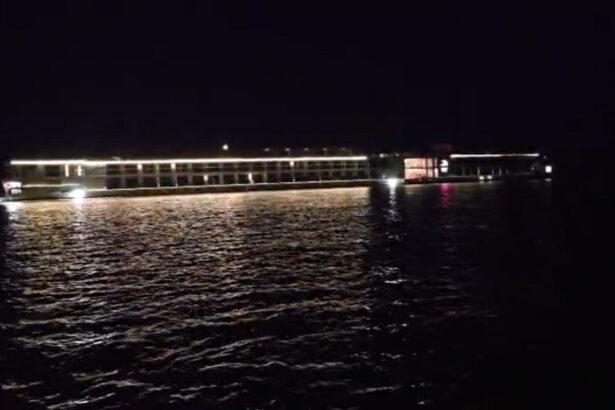 video alerta pe dunare o nava cu 238 de oameni la bord a esuat din cauza nivelului foarte scazut al apei 6a687f5cca9d7