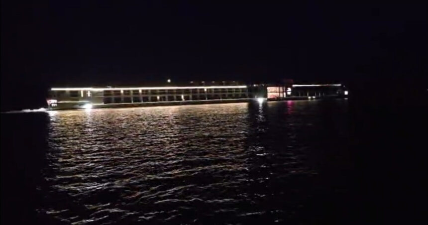 video alerta pe dunare o nava cu 238 de oameni la bord a esuat din cauza nivelului foarte scazut al apei 6a687f5cca9d7