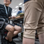 video caldura extrema in japonia angajatii guvernamentali au permisiunea sa vina in pantaloni scurti pentru a economisi aerul conditionat 6a5738b2cbff6