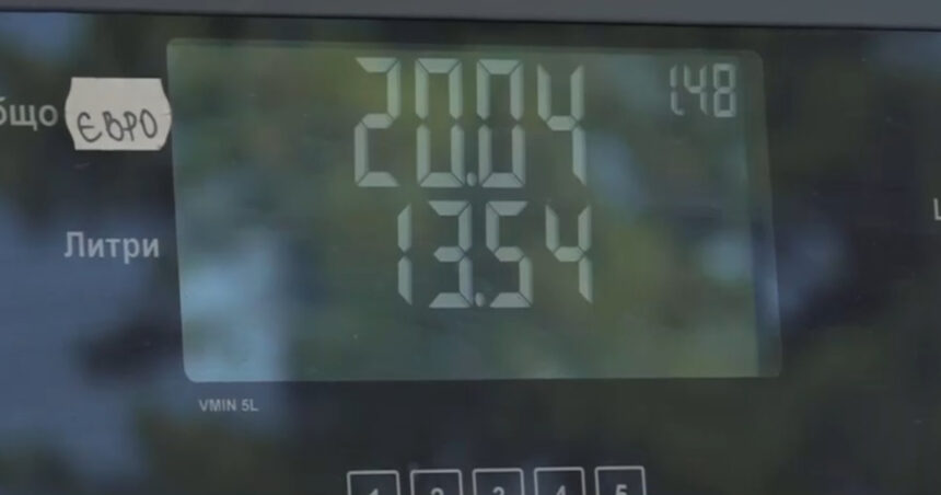 video cat pot economisi romanii de langa granita alimentand cu carburanti din ungaria si bulgaria experiment digi24 6a4aa1225342d