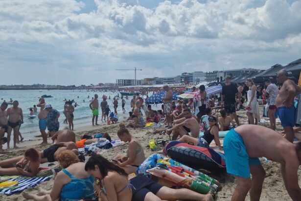 video foto eforie nord luata cu asalt de turisti zeci de mii de oameni si au petrecut weekendul la mare 6a6719437cf99