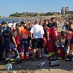 video galerie foto persoana inconstienta scoasa din mare in zona golful reyna din constanta 6a6cbf4a2e9cf