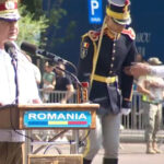 video incident la ceremonia de ziua aviatiei un militar aproape ca lesina langa seful armatei care il ignora si isi continua discursul 6a5ca58b7cb6d