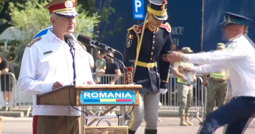 video incident la ceremonia de ziua aviatiei un militar aproape ca lesina langa seful armatei care il ignora si isi continua discursul 6a5ca58b7cb6d