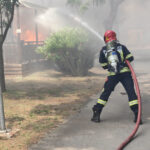 video interventie a pompierii romani in franta ei au evacuat peste 150 de butelii gpl dintr un camping 6a476dba8e8da