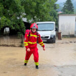 video peste 4 300 de persoane au primit ajutor medical in weekend viitura de la busteni a blocat dn1 si a surprins zeci de masini 6a5dc92a1bf74