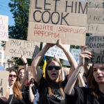 video ucrainenii s au adunat la kiev pentru a protesta fata de demiterea ministrului apararii mihailo fedorov 6a58984187837