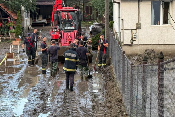 videofoto viiturile au lovit mai multe judete zeci de case inundate drumuri blocate si alunecari de teren intervin aproape 200 de pompieri 6a5f0cc3ce188