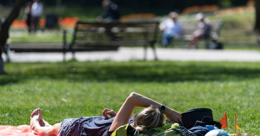 vremea se incalzeste din nou in weekend meteorolgii anunta cand sunt asteptate din nou ploi si vijelii 6a50ac2c4fba7