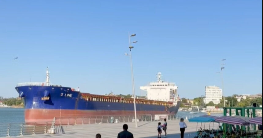 accident naval in portul tulcea un vapor scapat de sub control a scufundat doua barci si a lovit alte cinci plus doua pontoane 6a95cd8ff3799