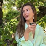 adela popescu aparitie spectaculoasa intr o rochie transparenta la o nunta de la porumb la dantela nu e decat un pas cum a reactionat cosmin selesi cand a vazut o 6a705d8fd865a