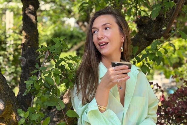 adela popescu aparitie spectaculoasa intr o rochie transparenta la o nunta de la porumb la dantela nu e decat un pas cum a reactionat cosmin selesi cand a vazut o 6a705d8fd865a