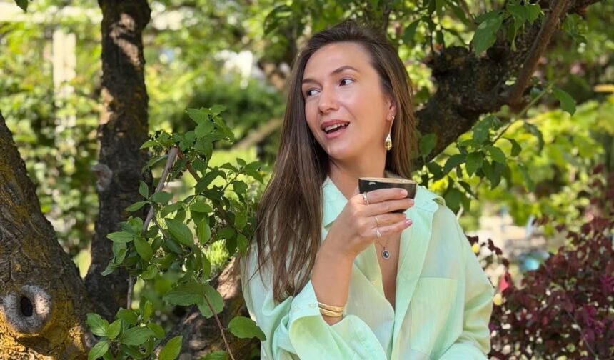 adela popescu aparitie spectaculoasa intr o rochie transparenta la o nunta de la porumb la dantela nu e decat un pas cum a reactionat cosmin selesi cand a vazut o 6a705d8fd865a