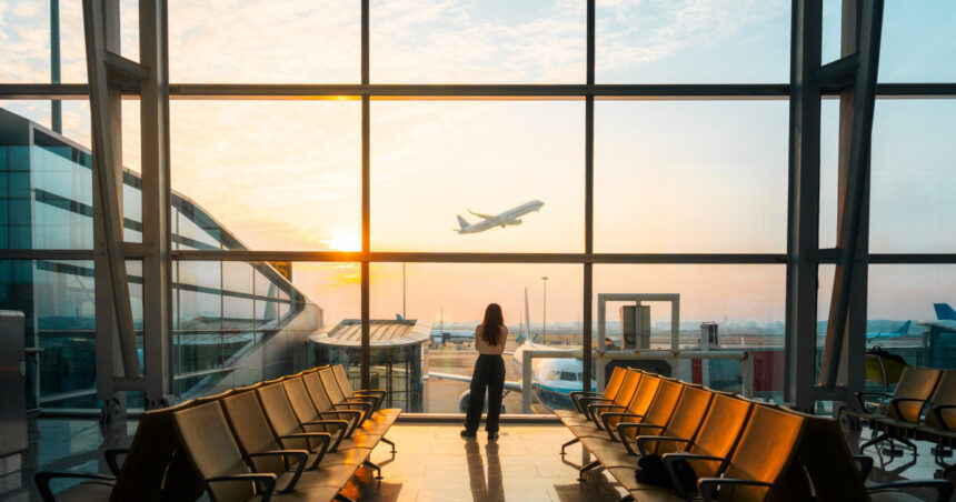 aeroportul din romania care are o singura cursa pe saptamana dar a ramas fara kerosen cisterna e in coada la navodari 6a75842a96423