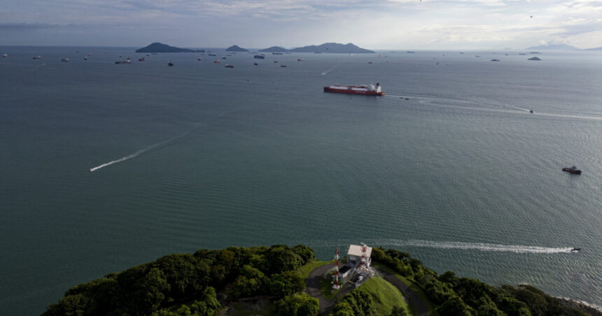 aglomeratie in canalul panama unele nave ocolesc intreaga america de sud ca sa nu mai stea la rand 6a919bd3e70f0