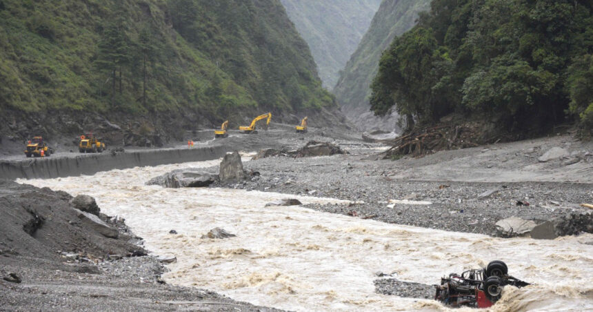 alerta la granita dintre china si nepal lacul format dupa prabusirea unui ghetar a inceput sa se reverse salvatorii au fost retrasi 6a9133ad8d12f
