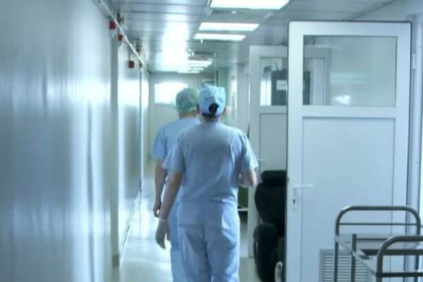 ancheta la un spital din cauza numarului mare de concedii medicale in plin sezon estival unul din 10 angajati a anuntat ca e bolnav 6a7439b1bc14c