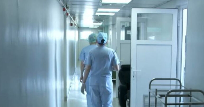 ancheta la un spital din cauza numarului mare de concedii medicale in plin sezon estival unul din 10 angajati a anuntat ca e bolnav 6a7439b1bc14c
