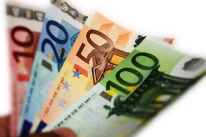 banca centrala europeana dezvaluie noile modele de bancnote euro mesajul surprinzator al lui lagarde nu renuntati inca la numerar 6a86105d1d935