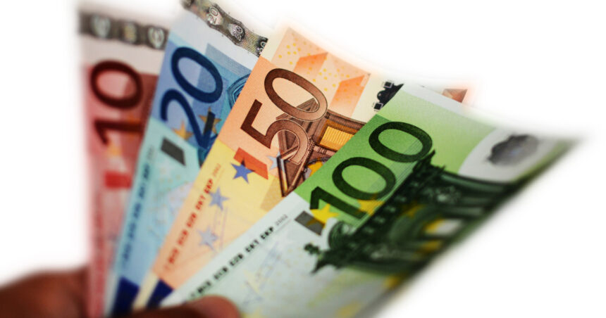 banca centrala europeana dezvaluie noile modele de bancnote euro mesajul surprinzator al lui lagarde nu renuntati inca la numerar 6a86105d1d935