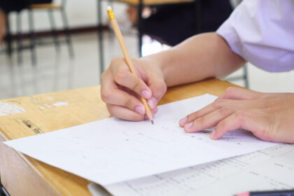 baremul de corectare la limba materna a fost publicat de ministerul educatiei cum se rezolvau subiectele de la bacalaureat 2026 6a7dbaac7cceb