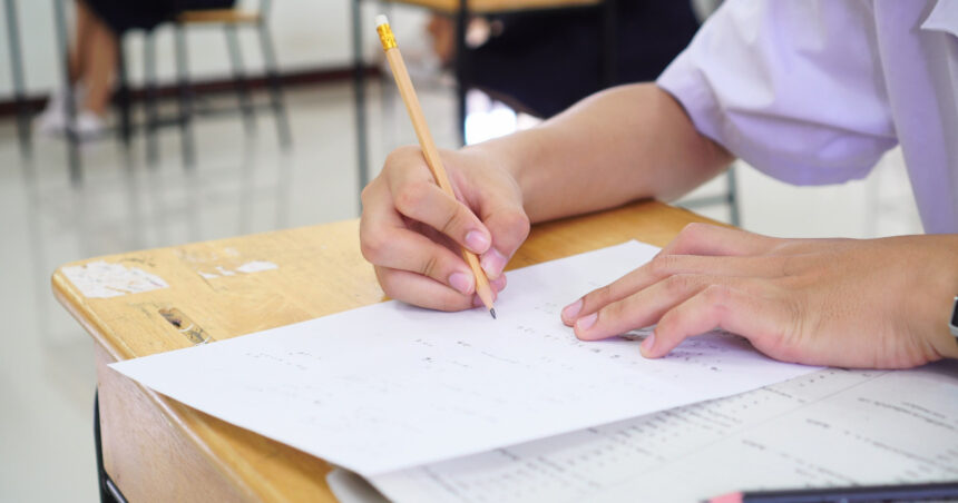 baremul de corectare la limba materna a fost publicat de ministerul educatiei cum se rezolvau subiectele de la bacalaureat 2026 6a7dbaac7cceb