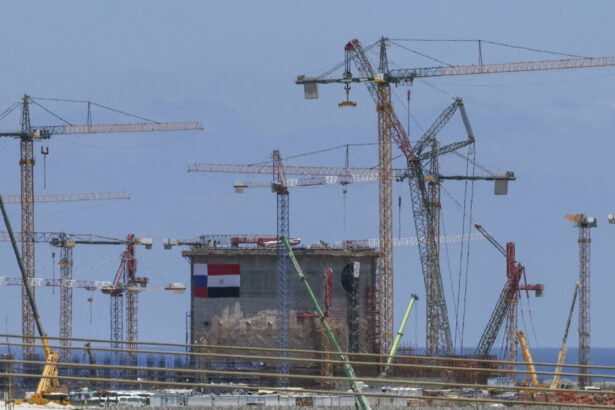 bauturi alcoolice pe santier compania rusa care construieste centrala nucleara de la paks acuzata de nereguli grave in egipt 6a82cba0a00e9