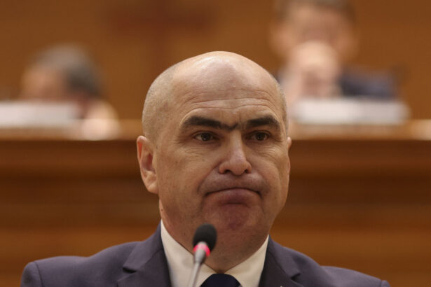 bolojan intrebat daca aplica si acasa masurile cerute romanilor ajung foarte tarziu si nu mai este timp sa stau cu becurile aprinse 6a70f61c699ea