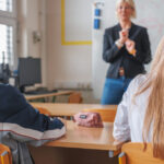 bursele sociale ale elevilor ar putea sa nu mai fie platite in vacante schimbarea propusa de ministerul educatiei pentru 2026 2027 6a85aa89da8b8