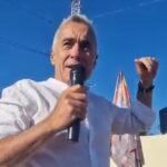 calin georgescu inca o baie de multime vremurile sunt grele pentru toti romanii insa tocmai in aceste vremuri grele vedem cum arata o comunitate foarte puternica 6a6f1c7bca4c5